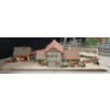 Image 7 : JOB LOT - MODEL TRACKSIDE ACCESSORIES - FORD STATION, WELLS FARGO BANK, ROCK TUNNEL, ETC
