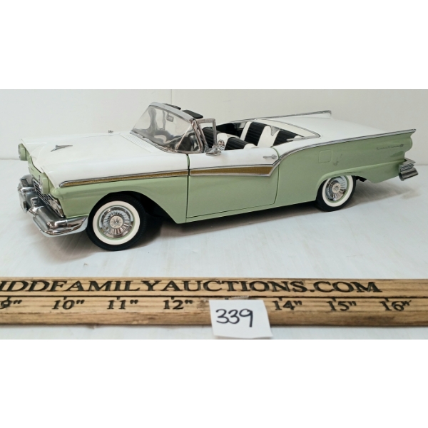 SUN STAR 1957 FORD FAIRLANE SKYLINER DIECAST MODEL