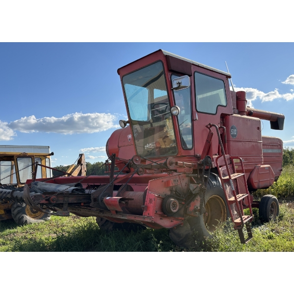 MF COMBINE - MODEL 510 - W/ PICKUP HEAD