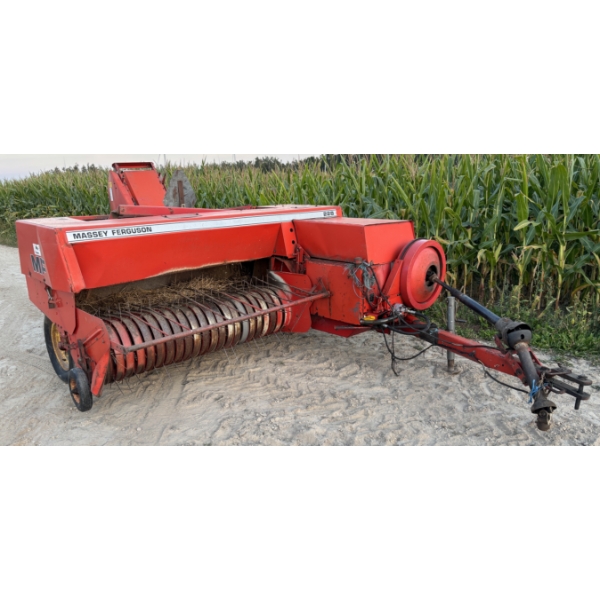 MF 228 SQUARE BALER W/ 212 BELT THROWER