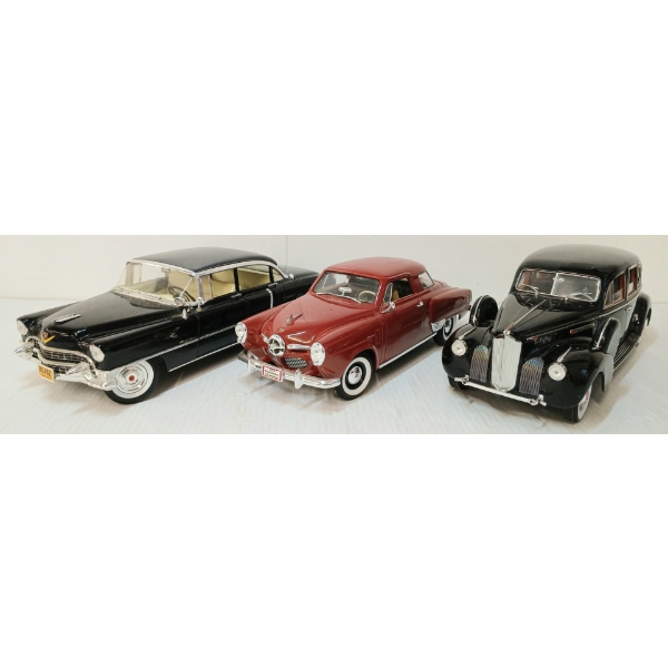 LOT OF 3 - ROAD SIG. DIECAST '50 STUDEBAKER CHAMPION, '41 PACKARD LEBARON & GREENLIGHT '55 FLEETWOOD