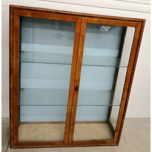 WALL MOUNTED DISPLAY UNIT W/ GLASS SHELVES