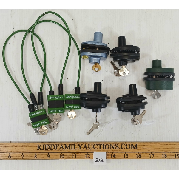 LOT OF 8 - CABLE & TRIGGER LOCKS W/ KEYS
