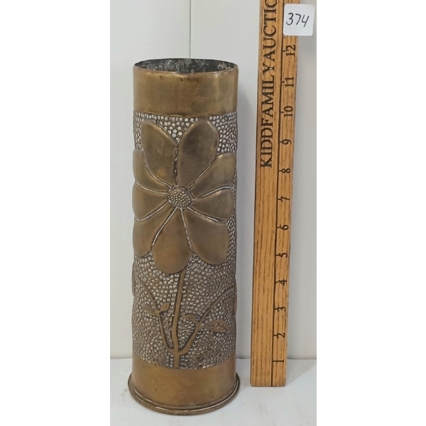 WWI BRITISH 18PR ARTILLERY SHELL - HAMMERED TRENCH ART VASE