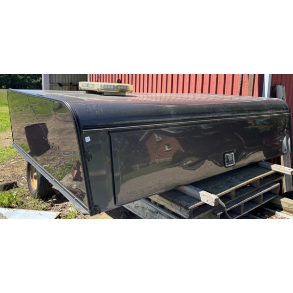 8' ARE TRUCK CAP - FIBERGLASS 