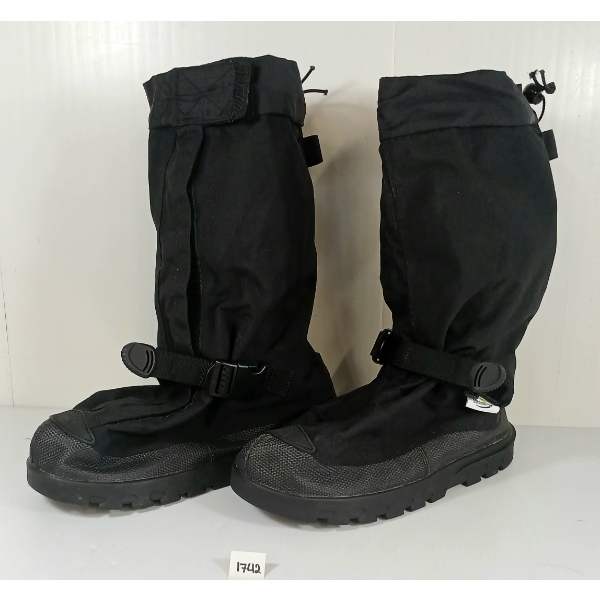 PAIR OF MEN'S NEOS OVERSHOES W/ HEEL