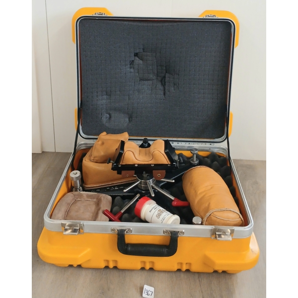 LOT OF 2 - SINCLAIR GUN REST SET & HARD CASE
