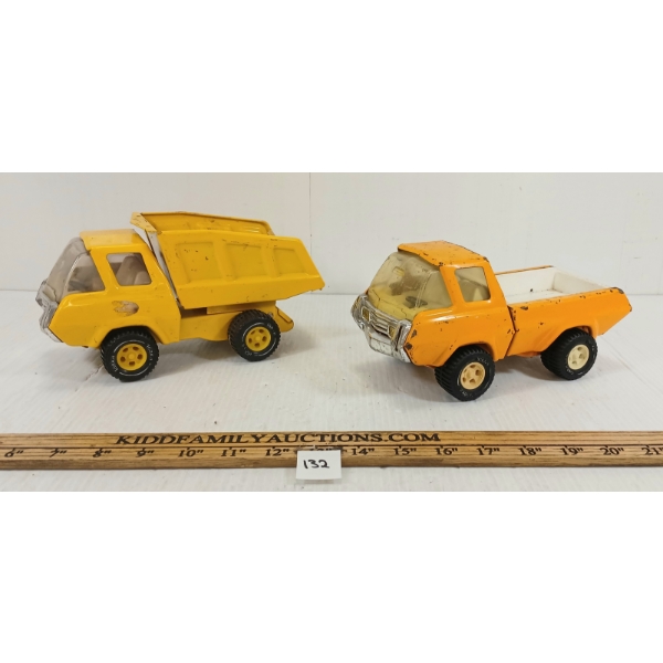 LOT OF 2 - TONKA PRESSED STEEL BEDFORD DUMP & PICKUP TRUCKS