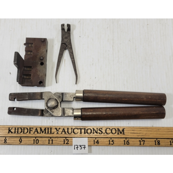 LOT OF 2 - BULLET MOULDS - INCL RCBS 38-148-DB-WC