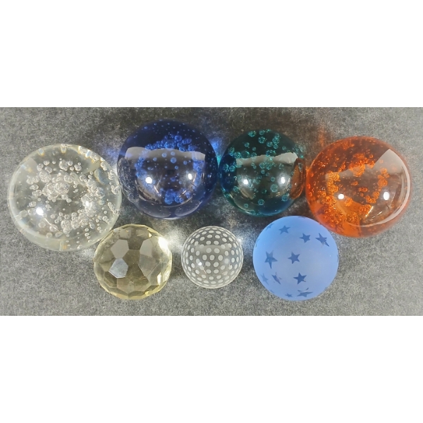 LOT OF 7 - DECORATIVE GLASS PAPER WEIGHTS - CIRCA 1960-2000's