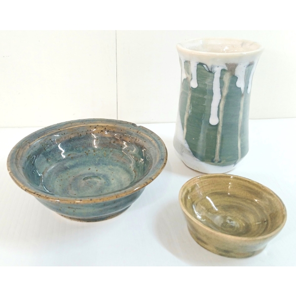 LOT OF 3 - POTTERY VASE & BOWLS