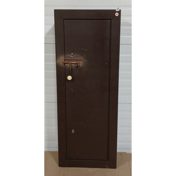 GUN SAFE W/ BOLT LOCK