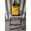 Image 2 : DEWALT DW733 12.5IN THICKNESS PLANER W/ WORK BENCH