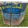 Image 1 : TOMBSTONE STYLE BALE FEEDER 