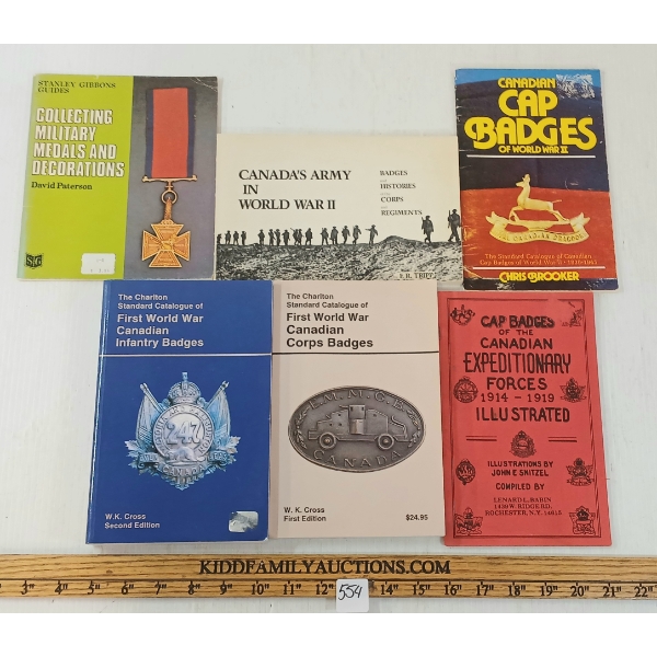 LOT OF 6 - WWI & WWII CDN MILITARY INSIGNIA GUIDES - INCL CHARLTON STANDARD CATALOGUES