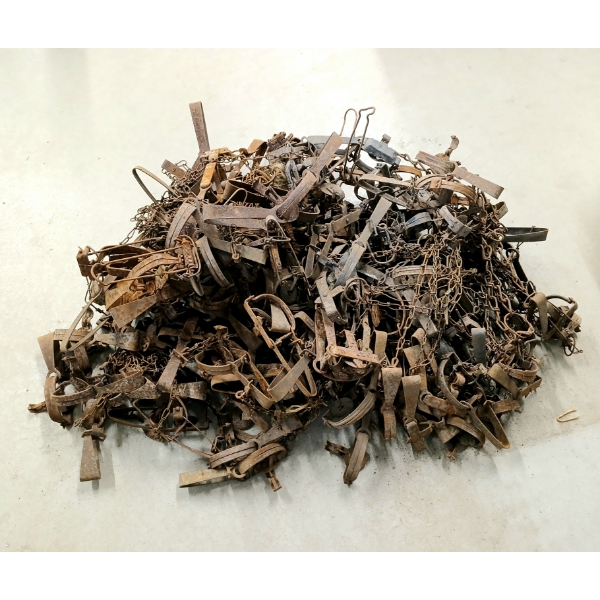 QTY OF DECORATIVE TRAPS
