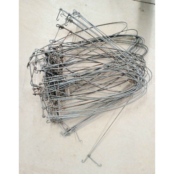 QTY OF DECORATIVE RAT STRETCHER TRAPS