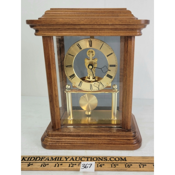 DANIEL DAKOTA BATTERY OP MANTLE CLOCK IN WOOD CASE