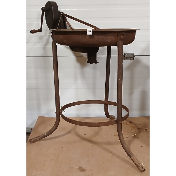 ANTIQUE FORGE - HAND CRANK