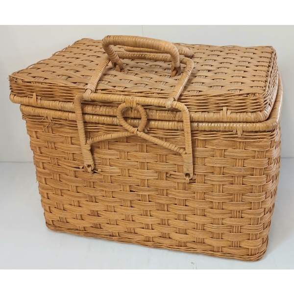 WICKER PICNIC BASKET