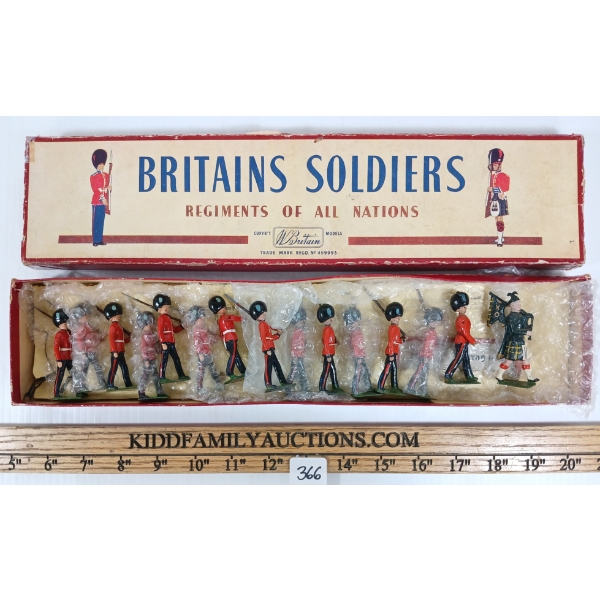BRITAINS SOLDIERS LEAD FIGURES - NO. 107 THE IRISH GUARDS