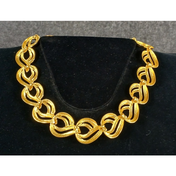 CHUNKY GOLD TONE CHOKER NECKLACE