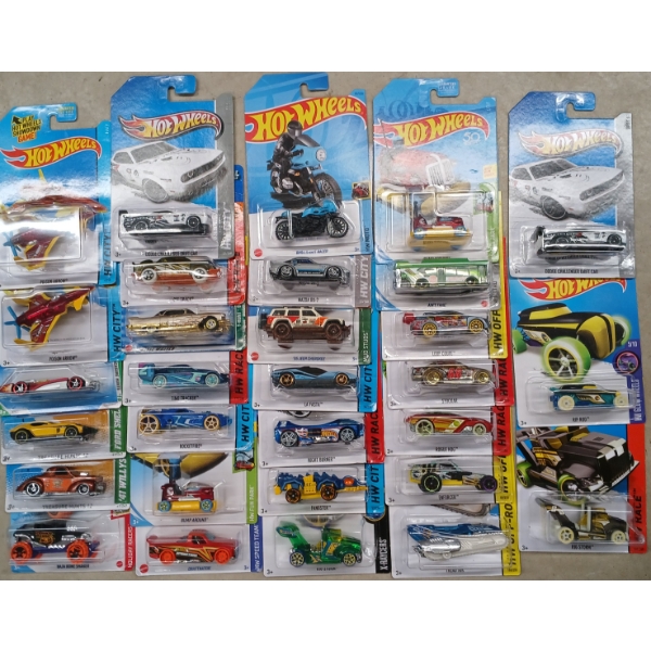 LOT OF 30 - HOTWHEELS / MATCHBOX - LA FASTA, '95 JEEP CHEROKEE, MAZDA RX-7, ETC