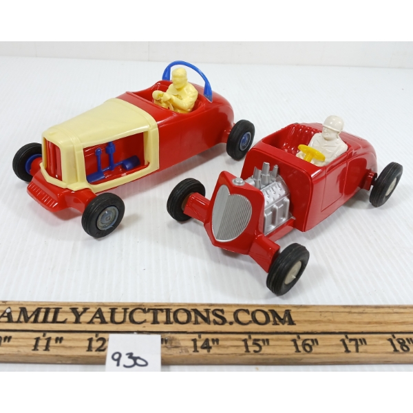 LOT OF 2 - FRICTION RACE CARS - INCL SAUNDERS