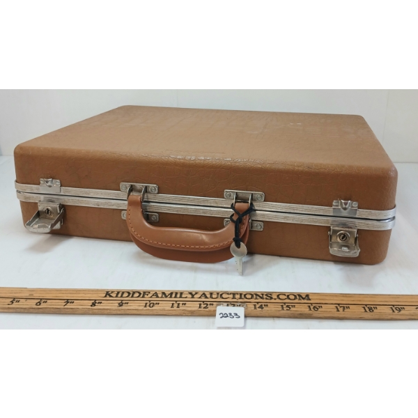 HANDGUN CASE W/ KEYS