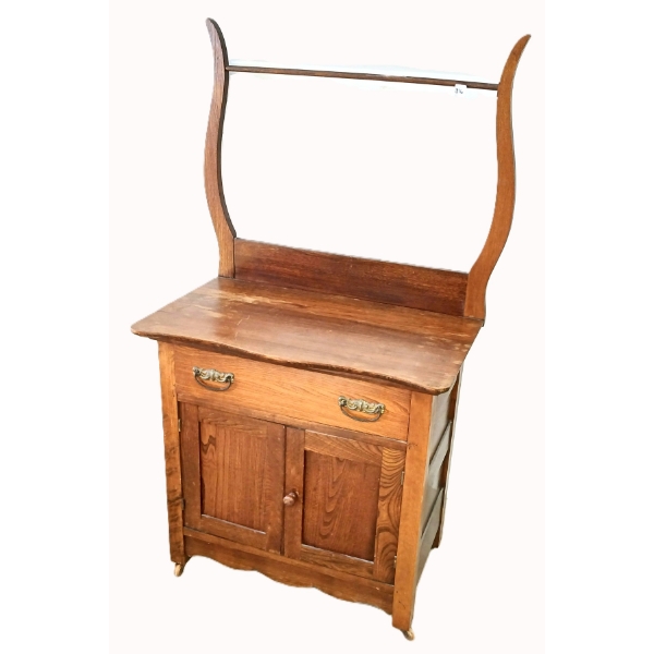 WASHSTAND W/ CASTORS - OAK - C. EARLY / MID 20TH CENTURY