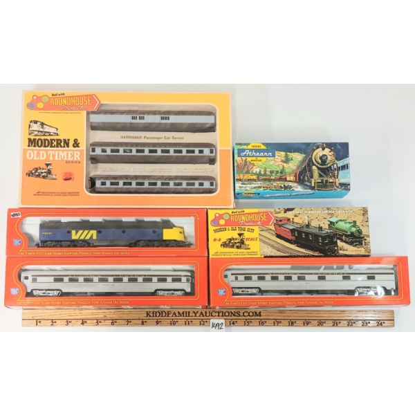 LOT OF 6 - ROUNDHOUSE, IHC & ATHEARN HO SCALE MODEL TRAINS & KITS - HARRIMAN, CP, ETC