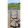Image 4 : FEATHERLITE ALUMINUM STEPLADDER - 4 FOOT