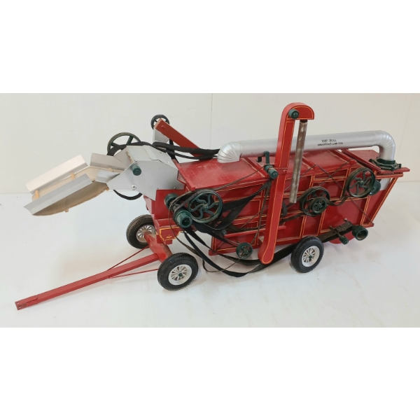 ROBERT BELL THRESHING MACHINE MODEL - HANDMADE