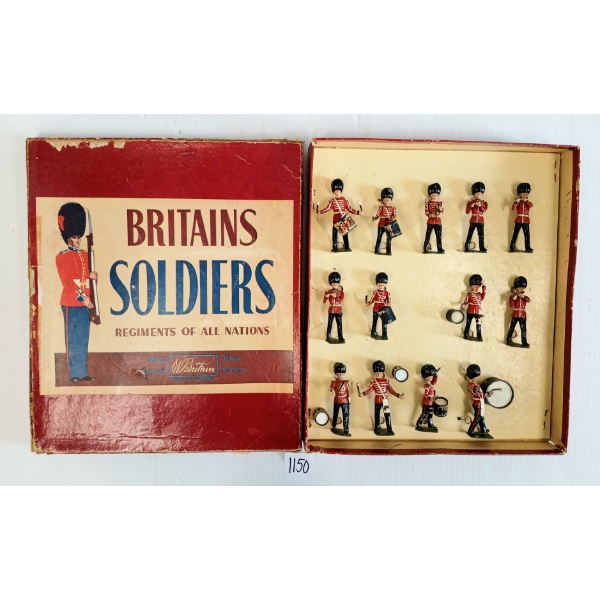 BRITAINS SOLDIERS LEAD FIGURES - NO. 2108 WELSH GUARDS FIFES & DRUMS