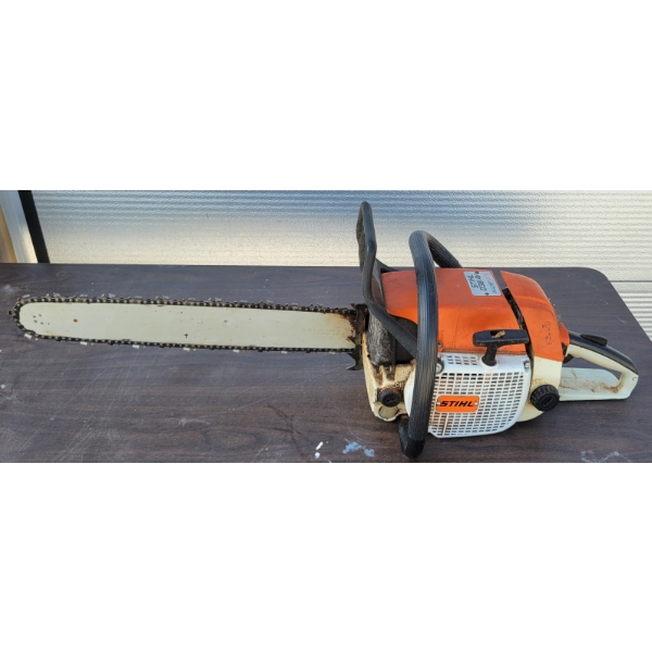 STIHL 038 AV SUPER PRO CHAIN SAW W/ CASE & COVER