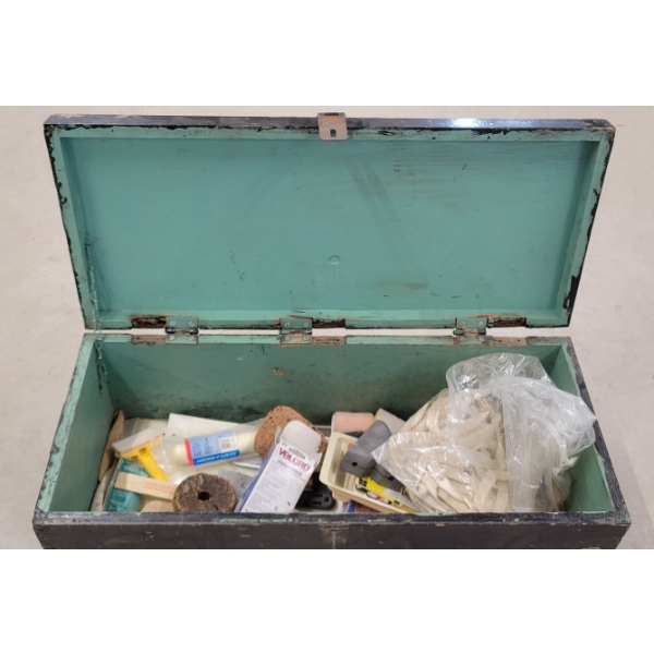 JOB LOT - CRATE W/ CONTENTS - INCL PAINTERS TOOLS, ETC.