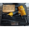 Image 3 : STANLEY BOSTITCH ANGLE STICK PNEUMATIC FINISH NAILER W/ CASE