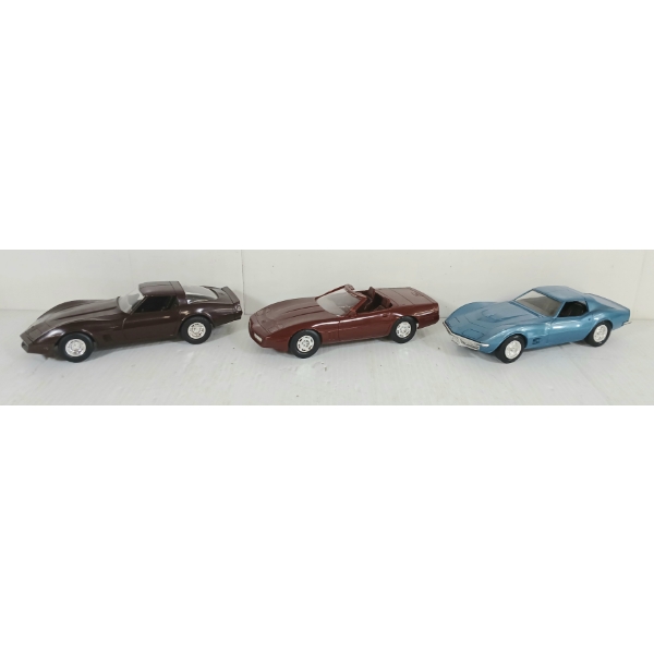 LOT OF 3 - PLASTIC 1988 CORVETTE ROADSTER, 1971 & 1982 CORVETTE MODELS