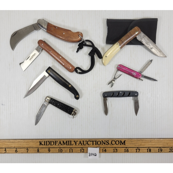 LOT OF 7 - FOLDING / POCKET KNIVES - INCL WACKTEK & VICTORINOX