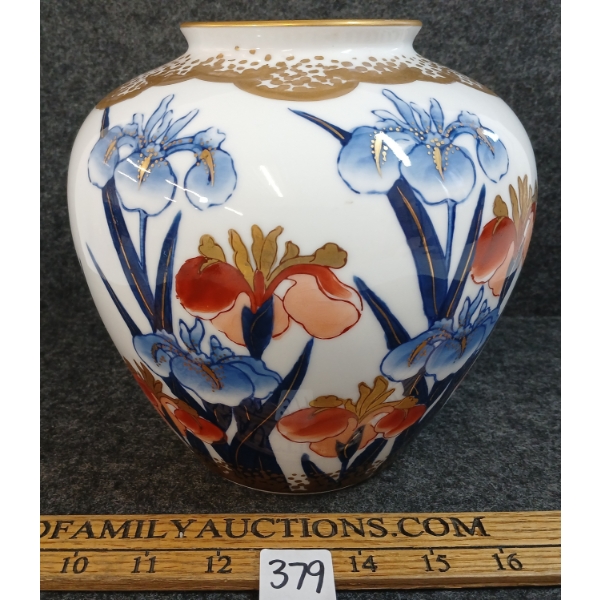 JAPANESE GOLD IMARI PORCELAIN VASE - CIRCA 1950s - 1980s