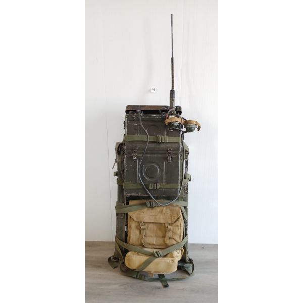 1946 BRITISH M.R. LTD WIRELESS SET NO. 31 - INCL PACK BOARD, SIGNAL SACHEL, ETC
