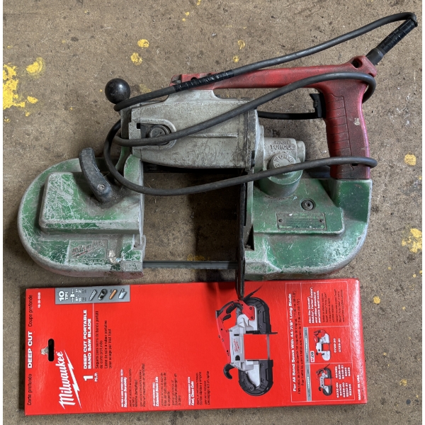 MILWAUKEE BANDSAW - PORTABLE - W / EXTRA BLADE