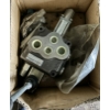 Image 2 : LOT OF 2 - HYD VALVE BODY & ORBIT MOTOR