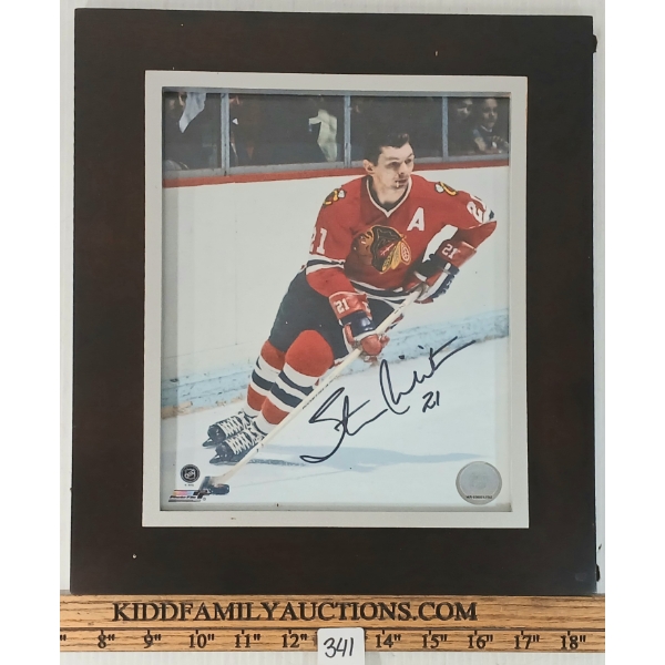 CHICAGO BLACK HAWKS #21 STAN MIKITA - FRAMED AUTOGRAPHED PHOTO