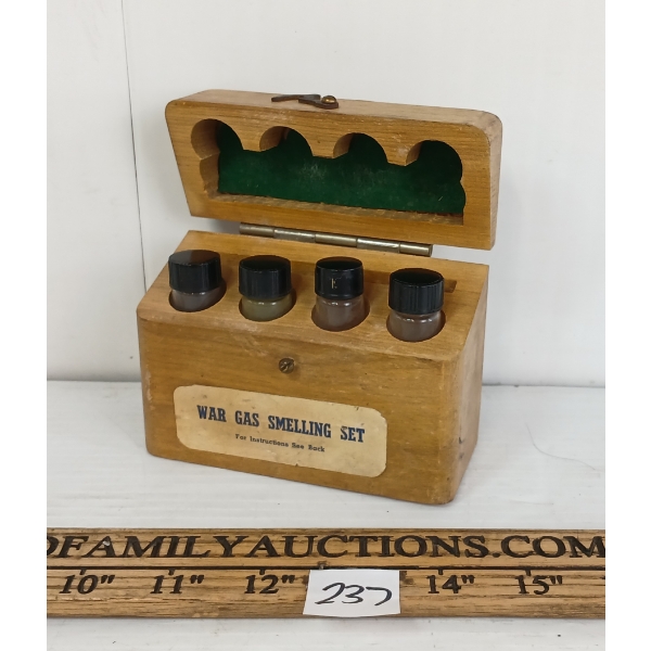WWII CDN WAR GAS SMELLING SET - GELATIN PRODUCTS LTD WINDSOR