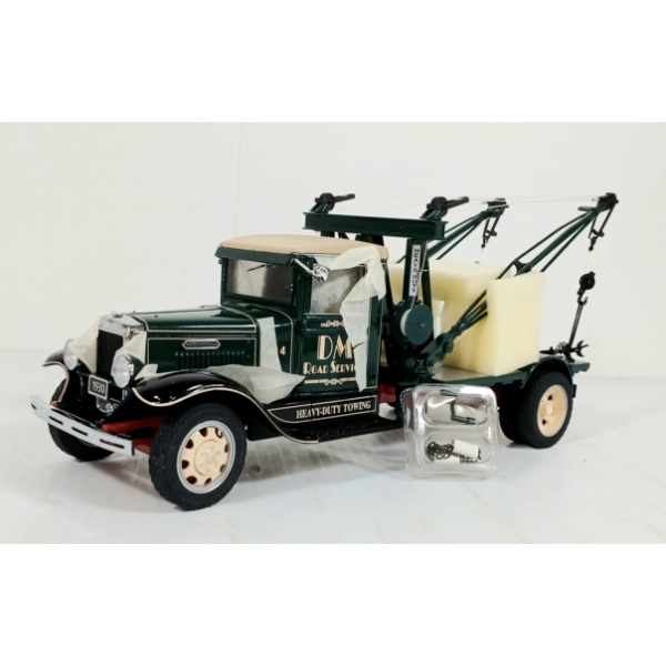 DANBURY MINT 1930 INTERNATIONAL WRECKER DIECAST MODEL