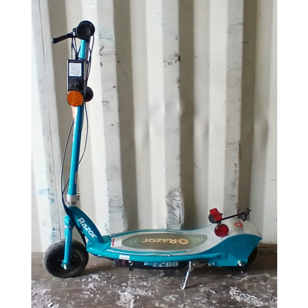 RAZOR ELECTRIC SCOOTER