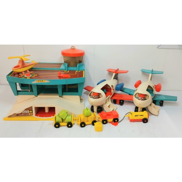 1972 FISHER PRICE PLAY-FAMILY AIRPORT SET