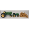 Image 5 : LOT OF 5 - DIECAST & PLASTIC MODEL JOHN DEERE TRACTORS & CAT DOZER