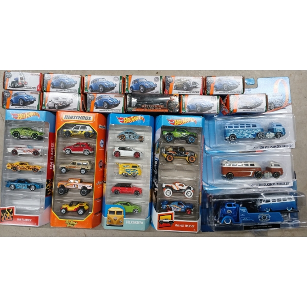 QTY OF HOTWHEELS / MATCHBOX - INCL CUSTOM VOLKSWAGEN HAULER, '62 VOLKSWAGEN BEETLE, ETC